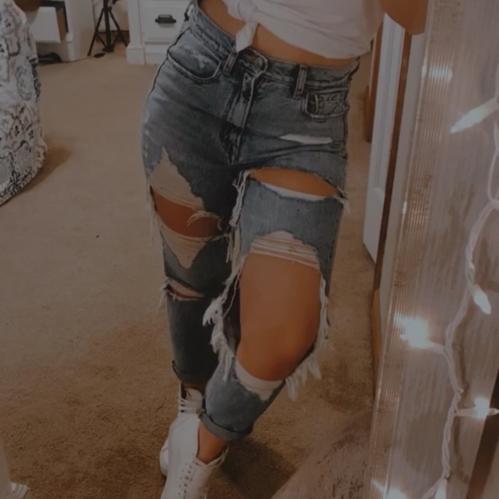 American Eagle High Waisted Mom Jeans